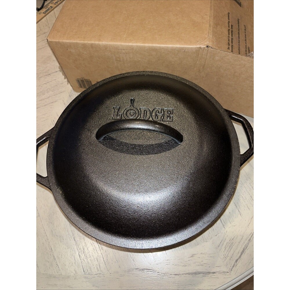 Lodge cast iron 5 Quart/4.7 Liter Black Dutch Oven New in Box